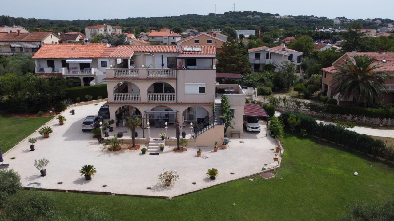 Villa Meli - Apartments Mit Meerblick Medulin Exterior photo