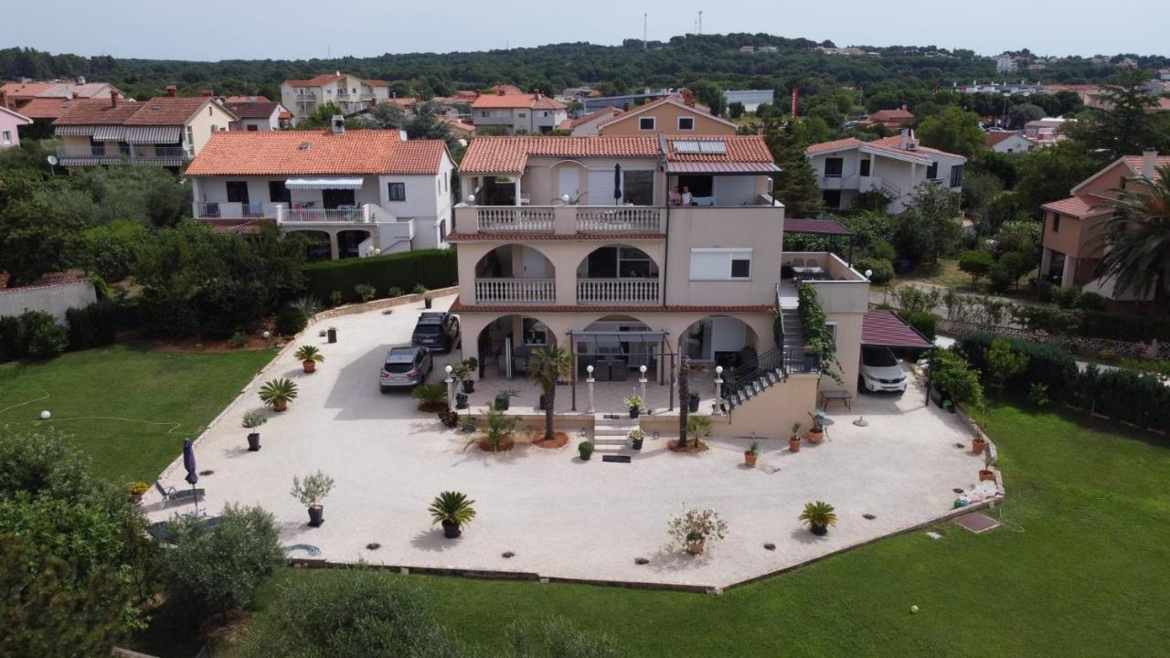 Villa Meli - Apartments Mit Meerblick Medulin Exterior photo