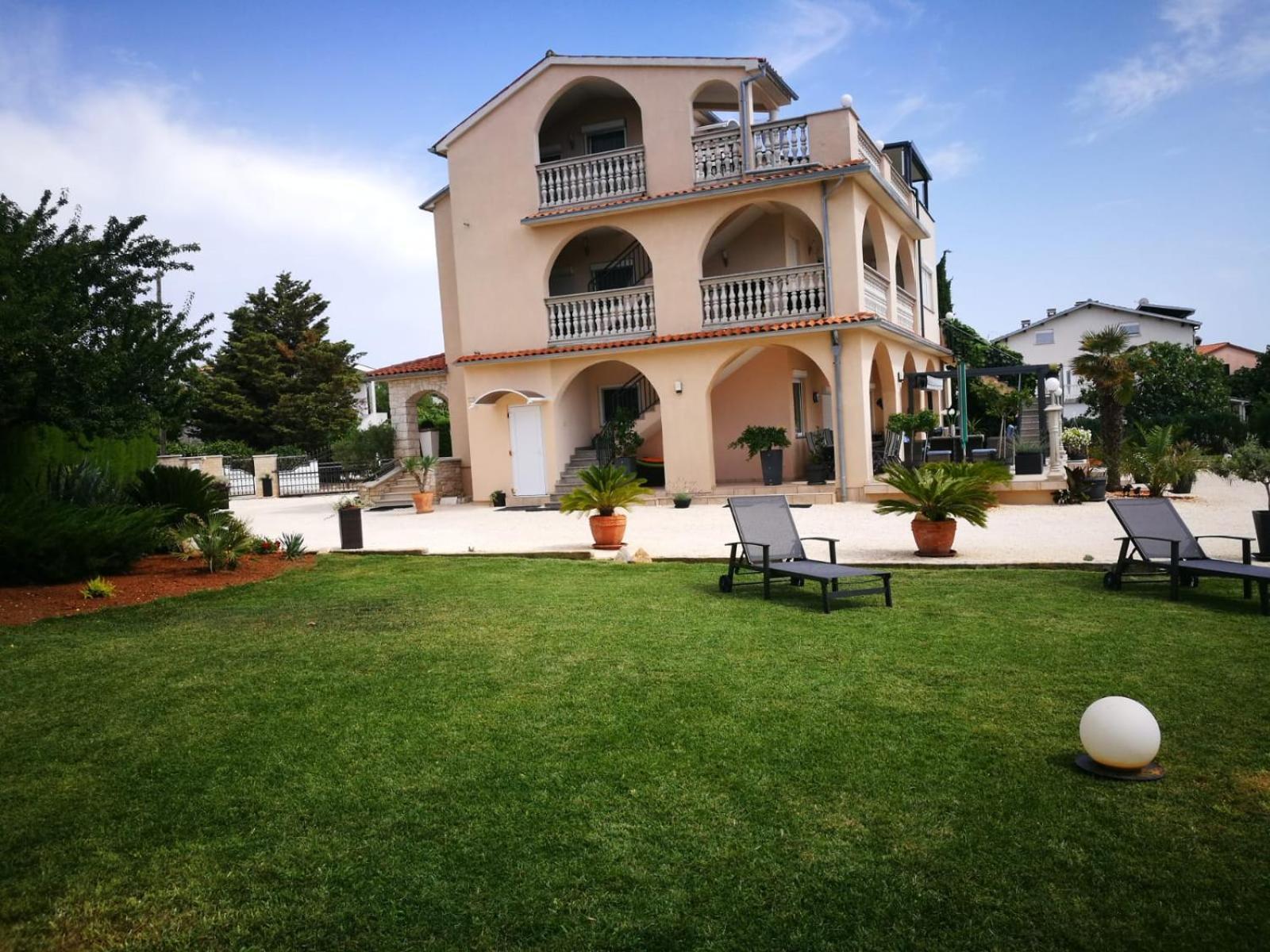 Villa Meli - Apartments Mit Meerblick Medulin Exterior photo